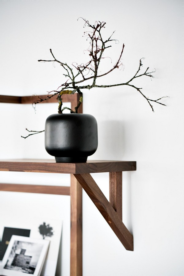 Classicon Taidgh Shelf B A Walnut Detail Photo Hassos 2 1 Master.jpg